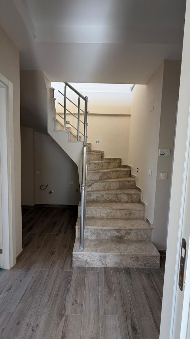Alaçatı Sitesi Havuzlu Sitede Teraslı 2+1 Dubleks – 110 m²