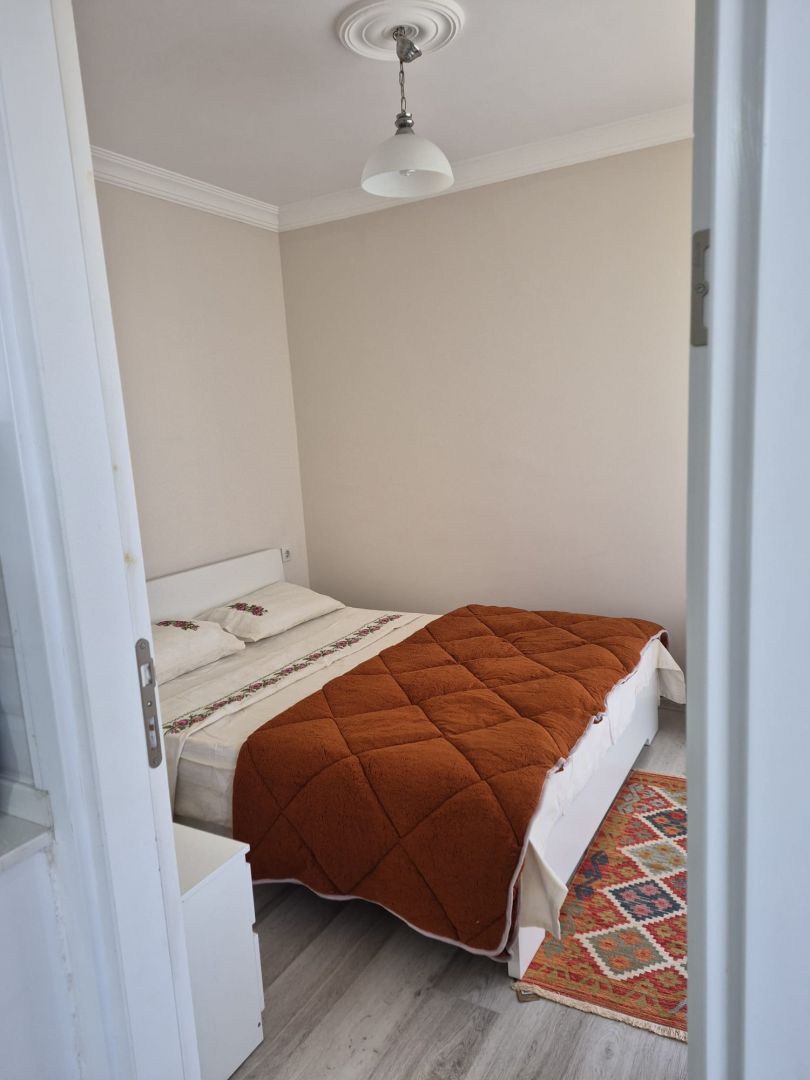 Piramit akdeniz sitesinde 1+1 havuzlu eşyalı