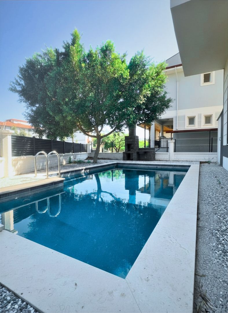 Muğla Dalaman’da 400 m² Arsa İçinde, Havuzlu, Tam Eşyalı Müstakil Lüks Villa